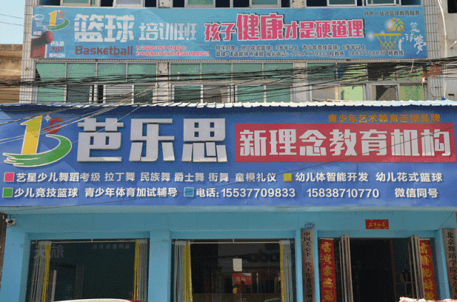 老年人打篮球时应如何进行适当的力量训练?_1